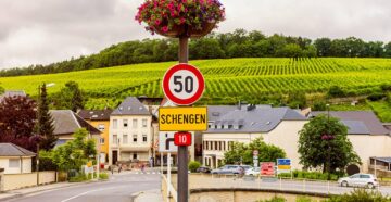 Туристы под колпаком: в Шенгенской зоне введут новые правила тотального контроля осенью 2022
