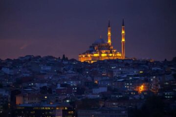 Вы сейчас просматриваете Отдых в Турции без ПЦР-тестов и масок: страна вернулась к допандемийным правилам въезда туристов