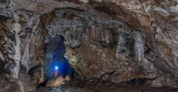 Подземными тропами: в Симферополе обнаружили новую необычную пещеру