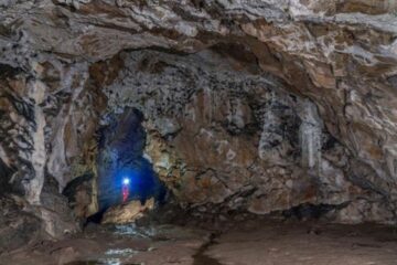You are currently viewing Подземными тропами: в Симферополе обнаружили новую необычную пещеру