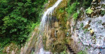 Водопад Мужские слезы в Абхазии