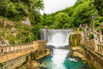 Вы сейчас просматриваете Топ 10 самых больших и красивых водопадов в Абхазии
