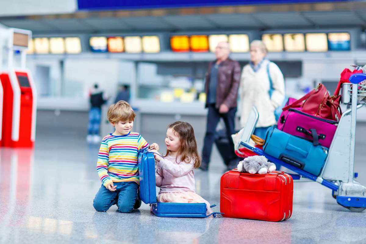 Детский чемодан аэропорт