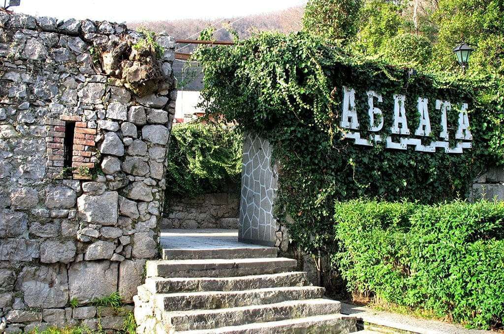Крепость Абаата в Гагре в Абхазии: как добраться, на карте, часы работы, цена 2024, фото и описание