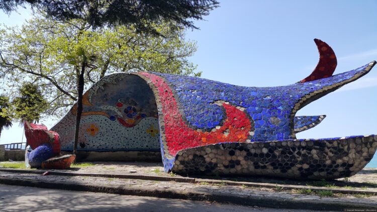 Мозаичный лабиринт в Гаграх