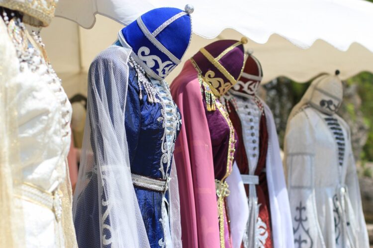 Из Абхазии можно привезти в подарок элементы национальной одежды