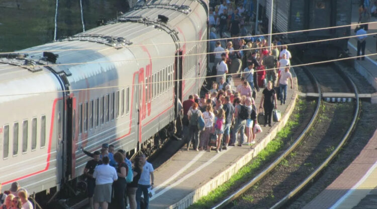 Поезд Москва-Сухум на станции