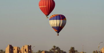 Опасные полеты: в небе Египта над Луксором столкнулись воздушные шары с туристами