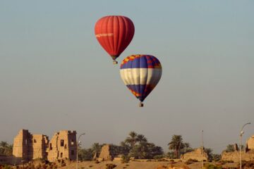Вы сейчас просматриваете Опасные полеты: в небе Египта над Луксором столкнулись воздушные шары с туристами