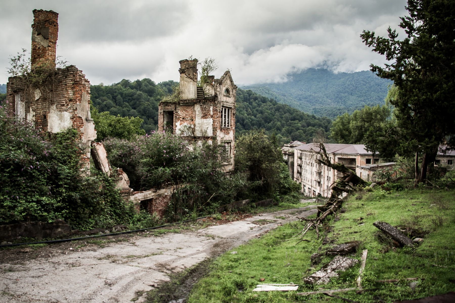 Город-призрак Акармара в Абхазии: как добраться, где находиться, почему заброшен, координаты, фото, описание