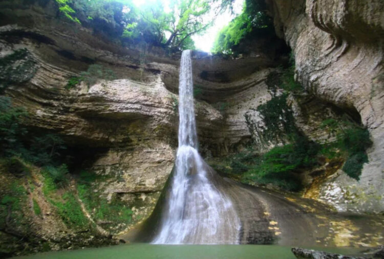 Водопад в Кодорском ущелье 