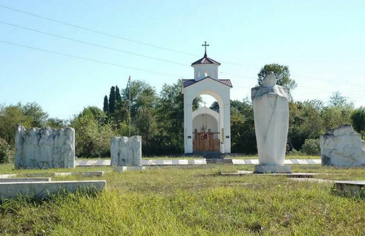 Памятник жертвам грузино-абхазской войны в селе Лыхны