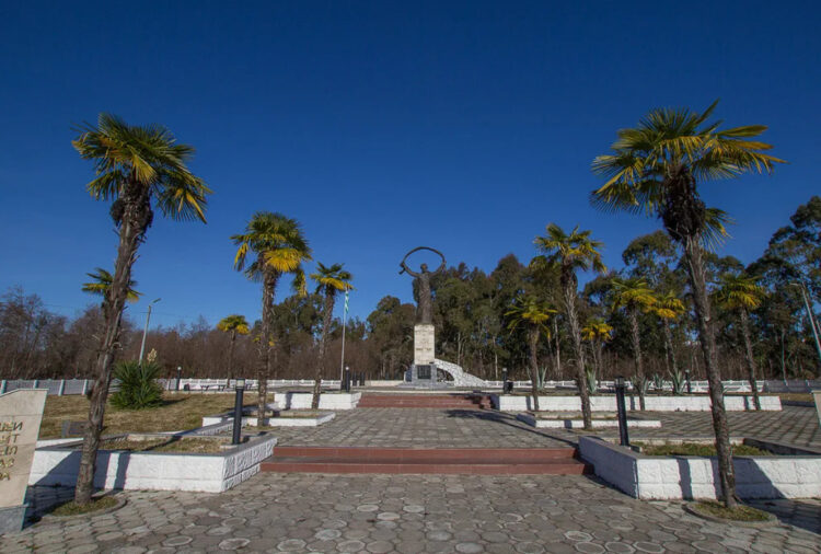 Площадь в Очамчире в Абхазии