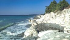 Пляж Белые скалы в Абхазии