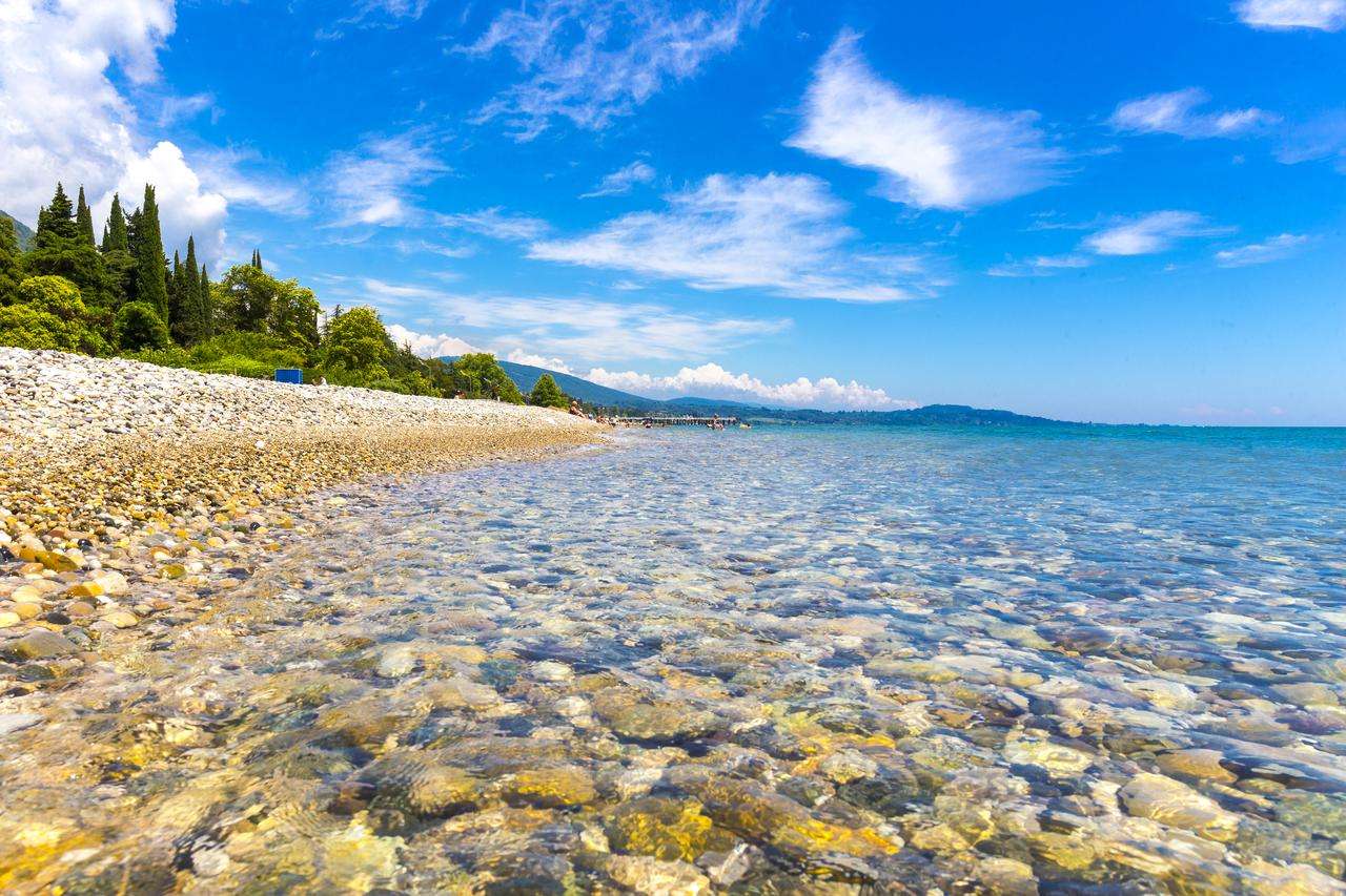 Лучшие пляжи Нового Афона в Абхазии 2024: список, на карте, песок или галька, фото и описание