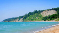 Лучшие пляжи Гудауты в Абхазии в 2023 году