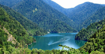 Озеро Рица в Абхазии — визитная карточка страны
