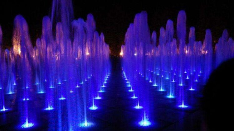 Поющие фонтаны в парке имени Горького