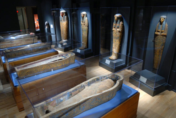 Зал мумий в Каирском музее в Египте