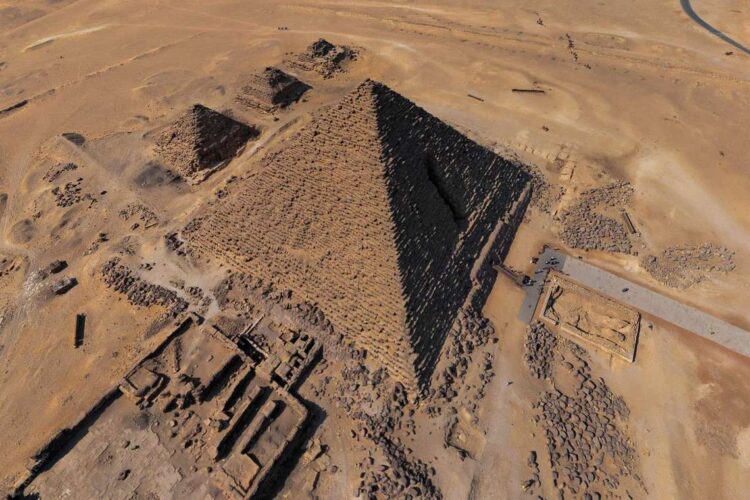 Пирамида Микерина сверху