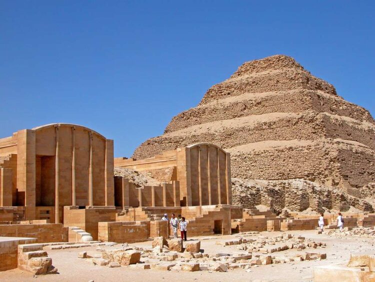 Рядом с пирамидой Джосера в Египте