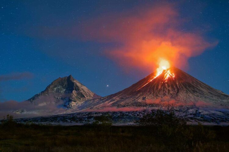 Вулкан ключевая сопка на Камчатке