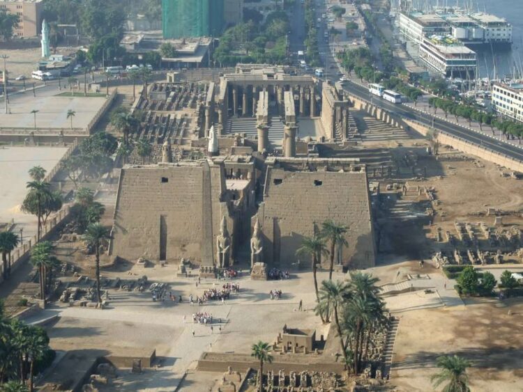 Луксорский храм сверху