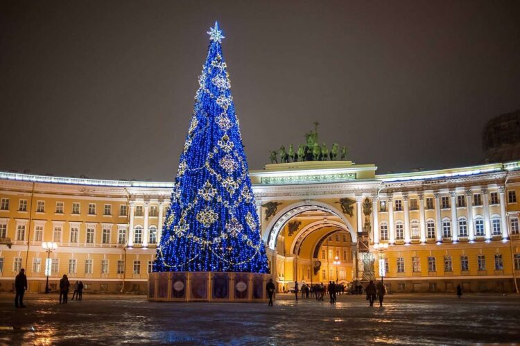 В Новый год Санкт-Петербург приобретает особое очарование