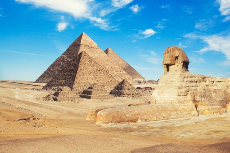 Пирамиды в Египте — популярная достопримечательность