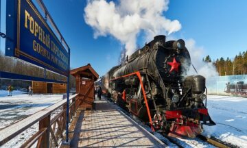 Вы сейчас просматриваете Поезд «Рускеальский экспресс» в Карелии: расписание и цена билета в 2023 году