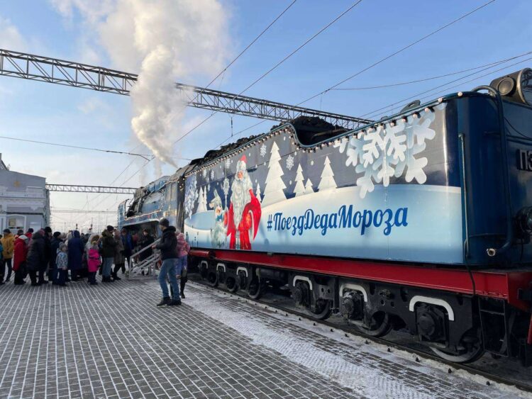 Путешествие поезда Деда Мороза по стране