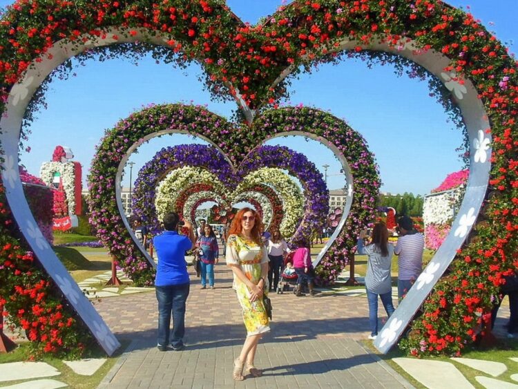 аллея сердец в Парке цветов