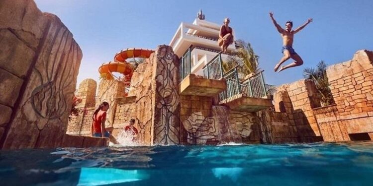 Почему стоит посетить аквапарк Aquaventure в Дубае