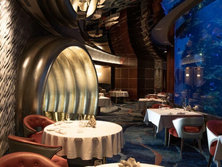 Ресторан отеля "Парус" в Дубае