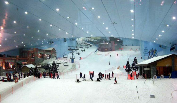 Горнолыжный курорт Ski Dubai в Emirates Mall