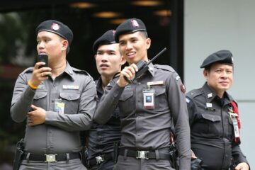 Вы сейчас просматриваете Своих нищих достаточно: российских туристов арестовали в Таиланде за попрошайничество