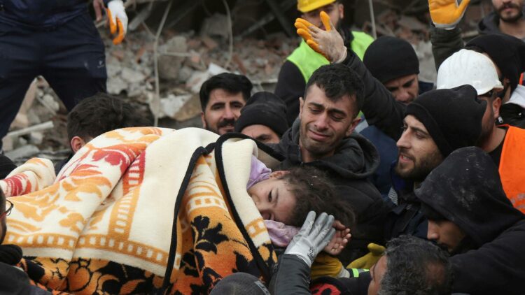 Неделя траура после землетрясения в Турции