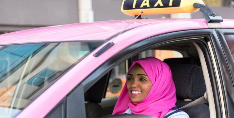 Розовое такси в Дубае