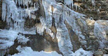 Мне холодно: самый высокий в Крыму водопад Учан-Су замёрз из-за необычно низкой температуры