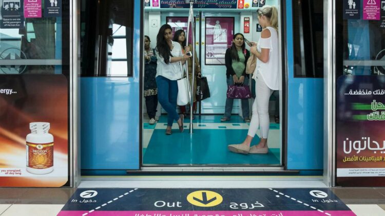 Женский вагон в Дубайском метро