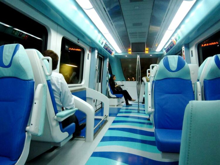 Золотой вагон в Дубайском метро