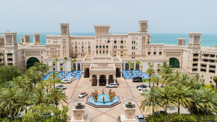 Отель Jumeirah Al Qasr 