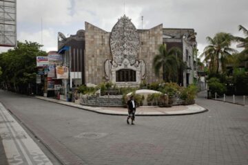 Вы сейчас просматриваете Местные обычаи надо уважать: на Бали туристов депортировали за выход на улицу в Ньепи