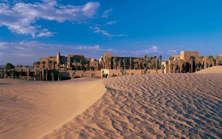 Переночевать в пустыне Дубая можно в специальных отелях
