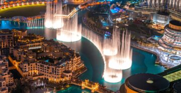 Поющие фонтаны в Дубае возле ТРЦ «Дубай Молл» и Бурдж-Халифа