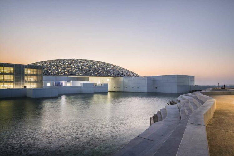 Архитектура музея Лувр в Абу-Даби
