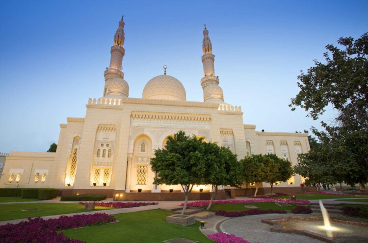 Архитектура мечети Джумейра в Дубае