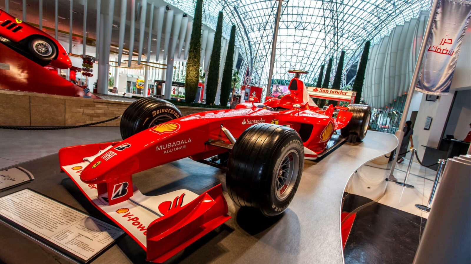 Парк Ferrari World в Абу-Даби: цена билета в 2025 году, аттракционы ...
