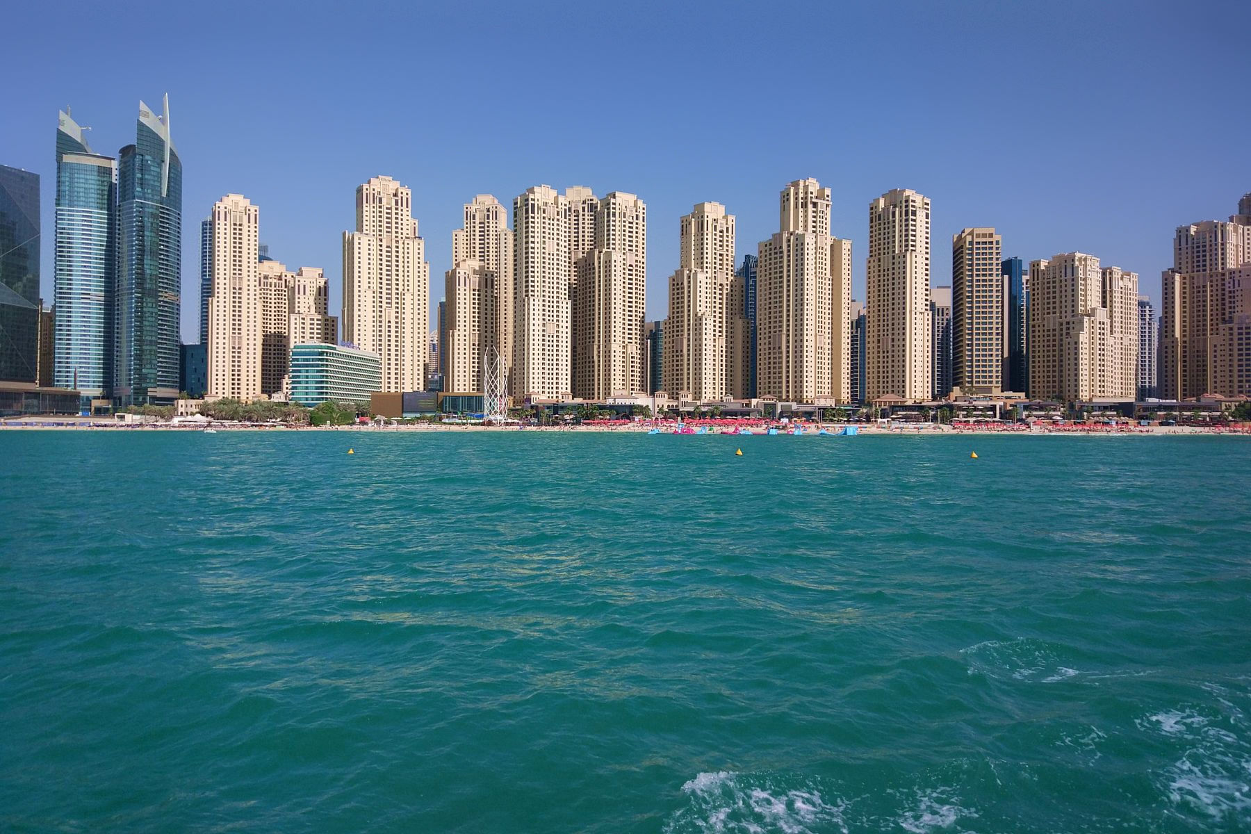 Город омываемый океанами. ОАЭ море или океан омывает Дубай. Семь Эмиратов. Какой океан в Дубае. Город Шарджа в арабских Эмиратах.