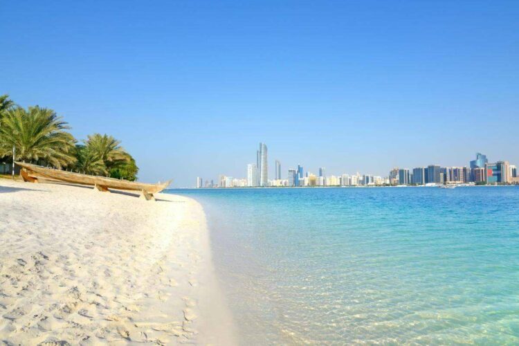 Пляжный отдых в Абу-Даби доступен круглый год